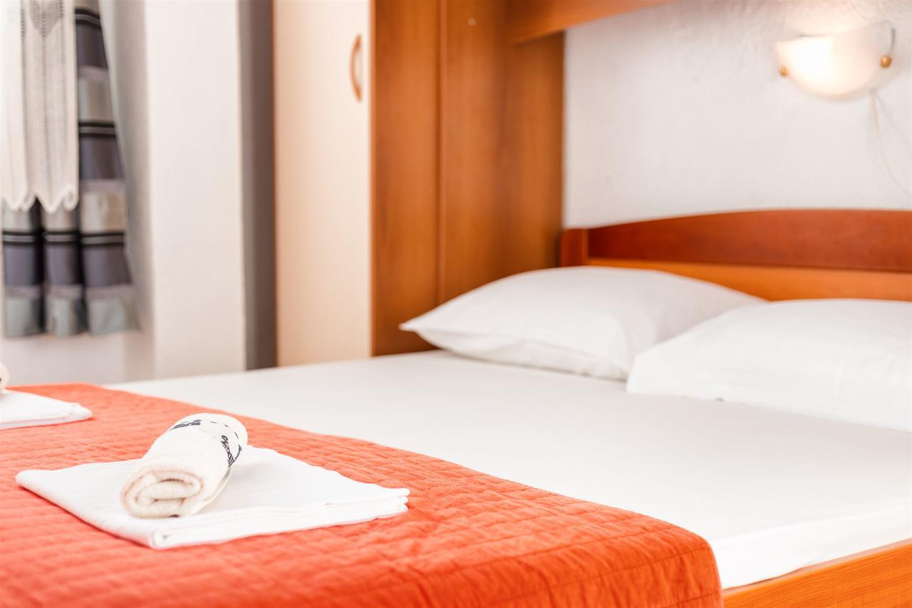 Apartments Zanze Vodice Eksteriør bilde