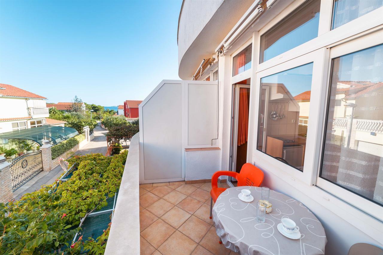 Apartments Zanze Vodice Eksteriør bilde